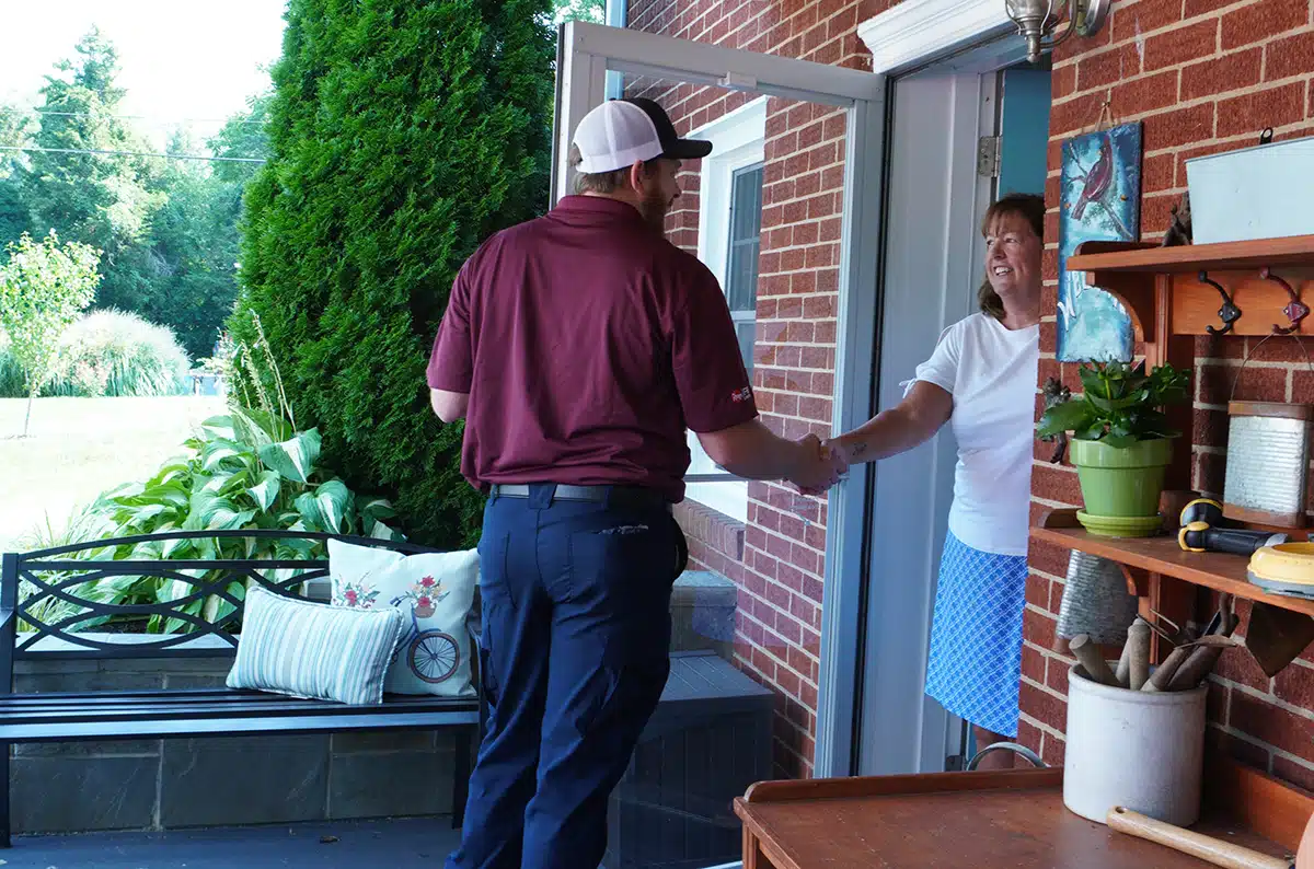 Customer in Warrenton, VA shaking hands with an Appleton Technician